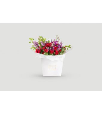 Éclat d’Étoile Hand Bouquet - Fresh Flowers 8 Baby roses & 14 roses with other mixed flowers